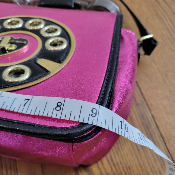 Betsey Johnson Phone 👛 - Picture 6 of 8